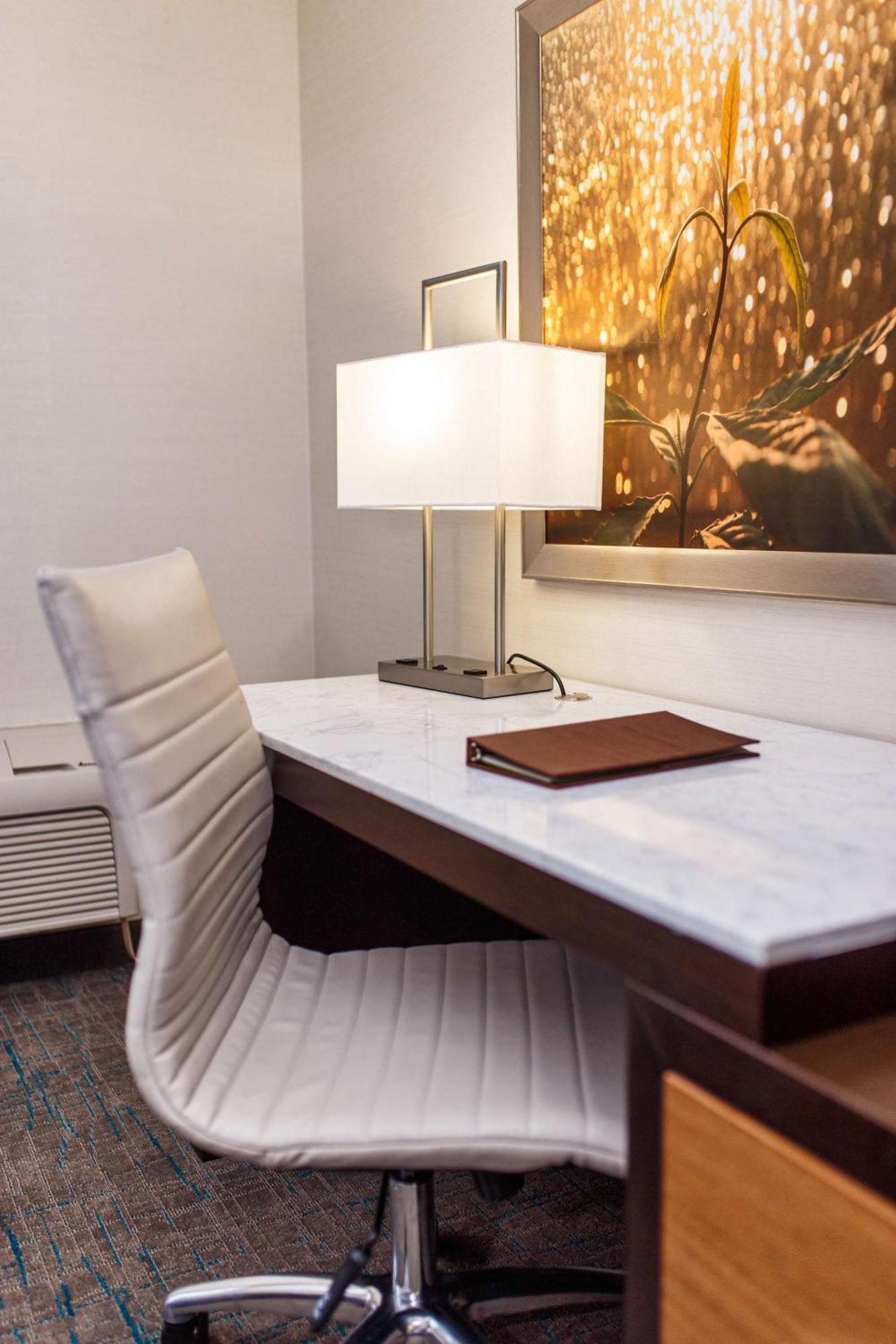 Doubletree By Hilton Neenah Экстерьер фото