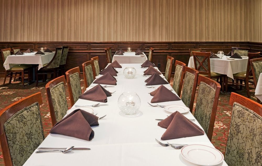 Doubletree By Hilton Neenah Ресторан фото