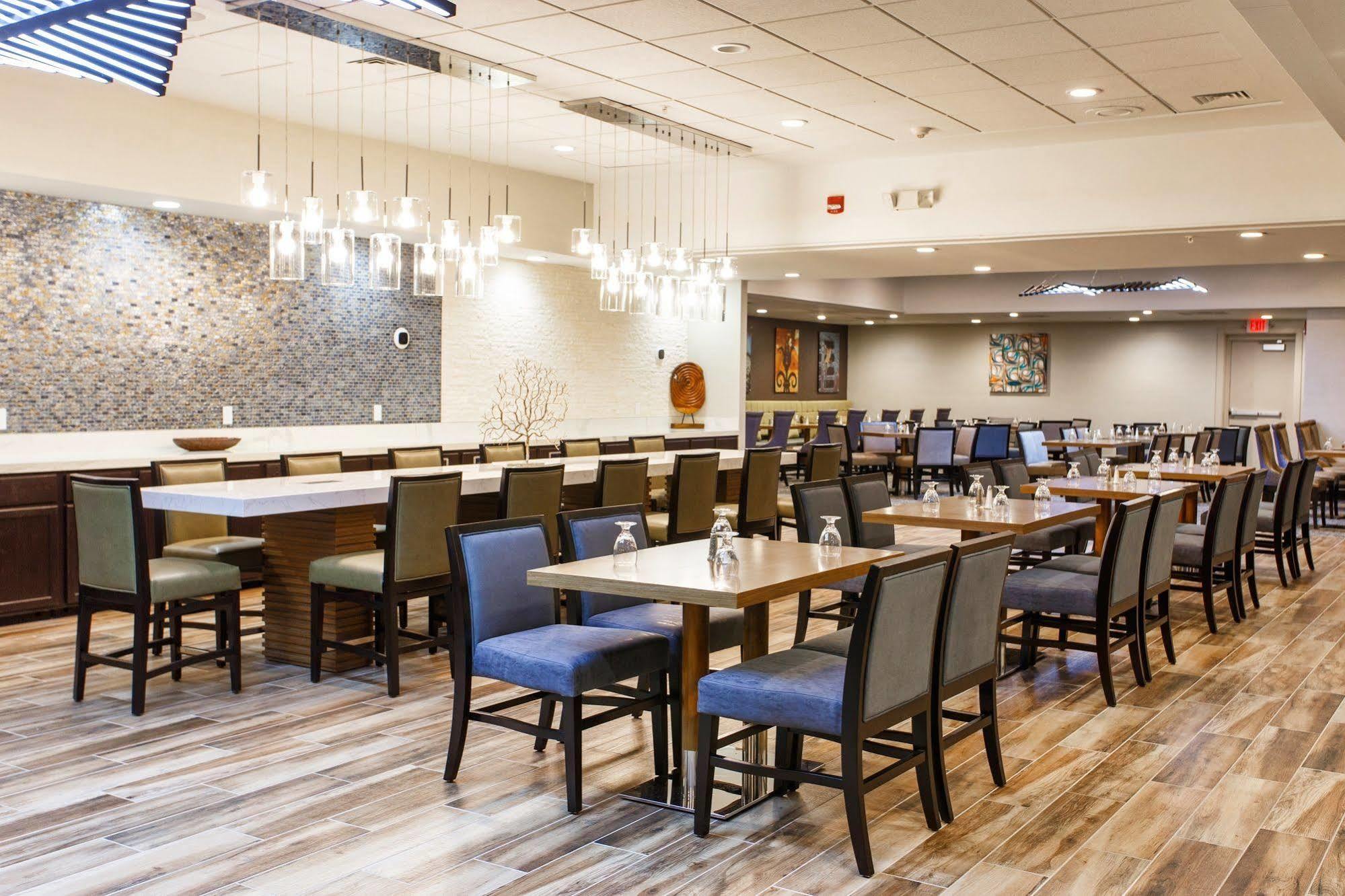 Doubletree By Hilton Neenah Экстерьер фото